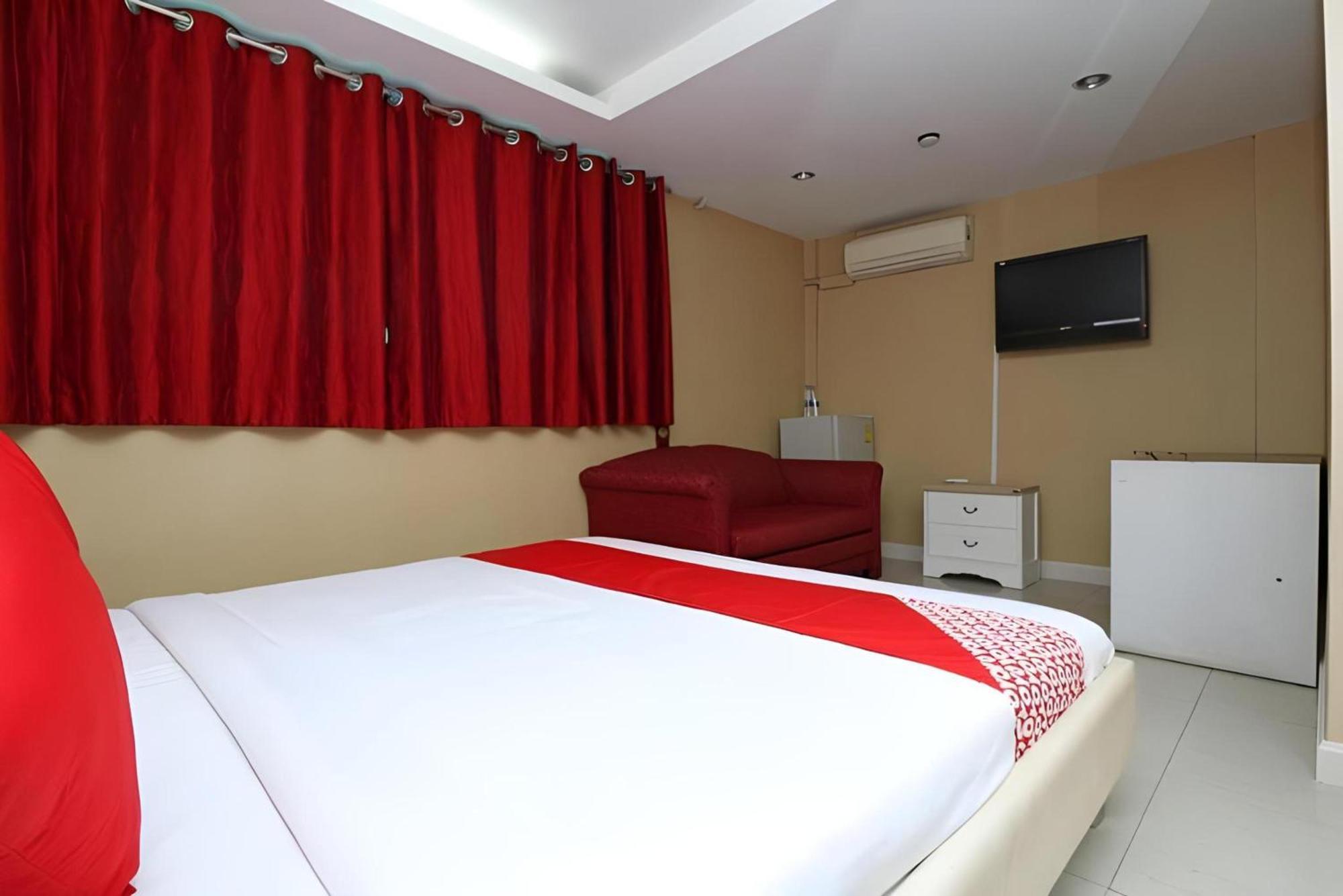 Khách sạn Diamond Silom 3*